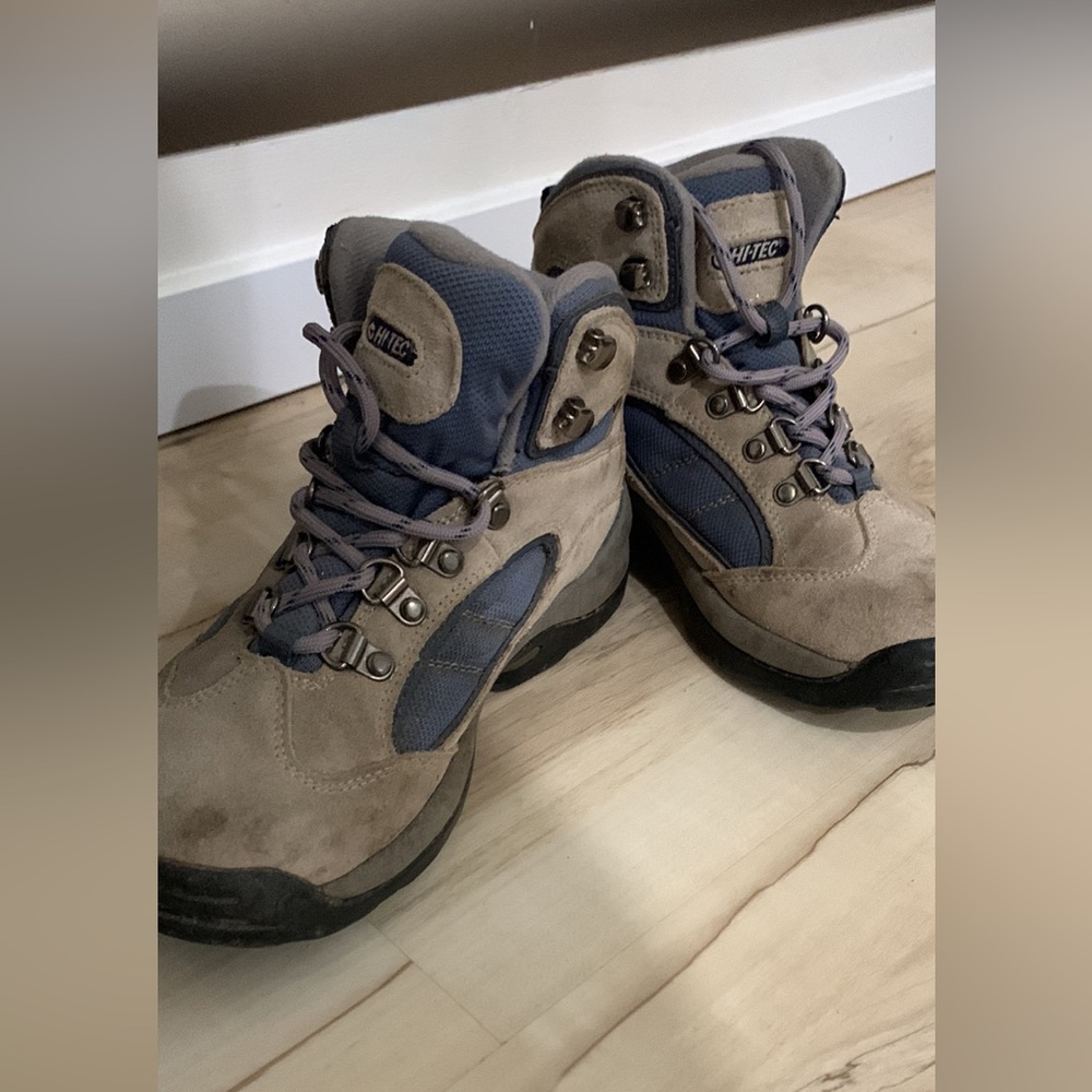 Hiking boots women’s size 7